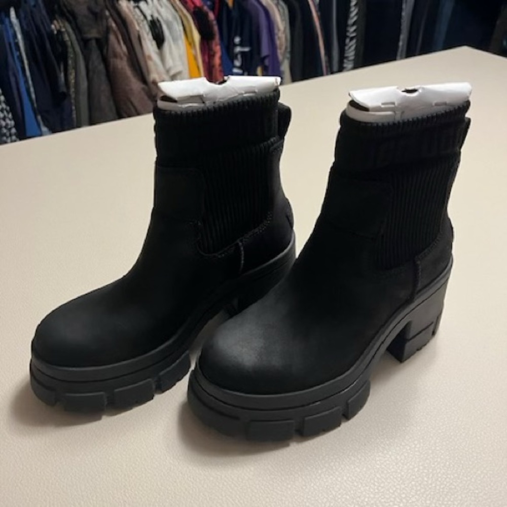 UGG Brooklyn Chelsea Boots